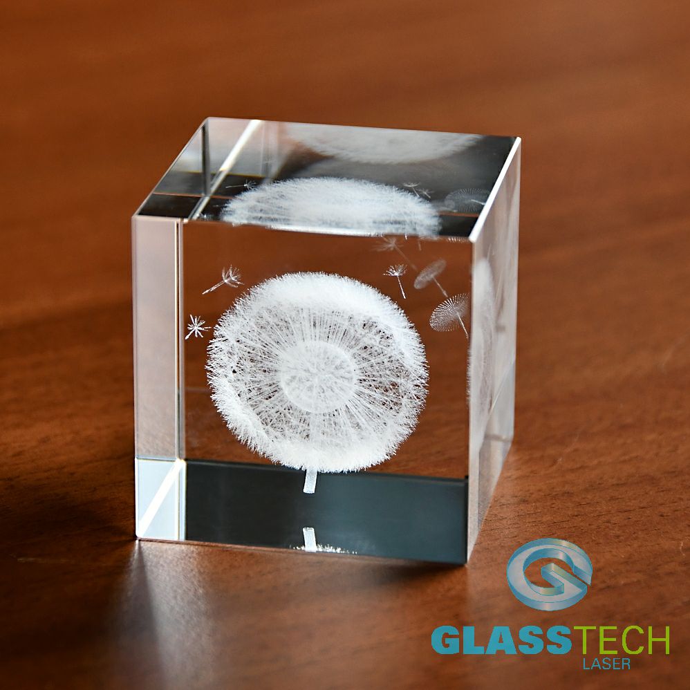 3D Pampeliška laserovaná ve skl. krychli 80 mm