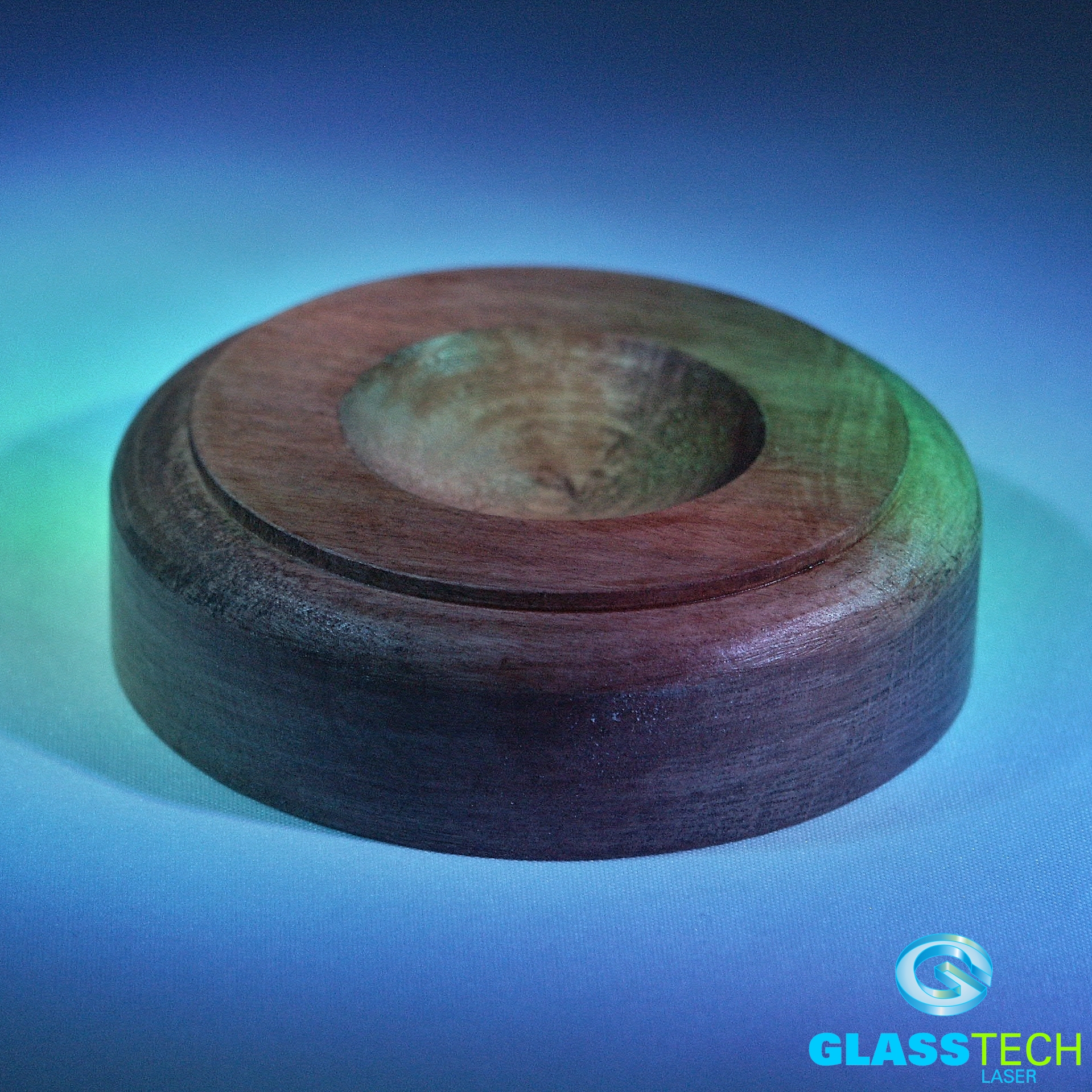 Hnědý dřevěný stojánek  100 mm