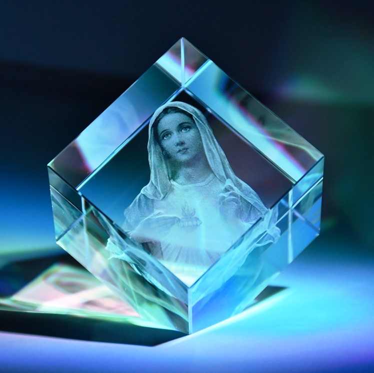 Panna Marie - 3D portét v krychli 100 mm