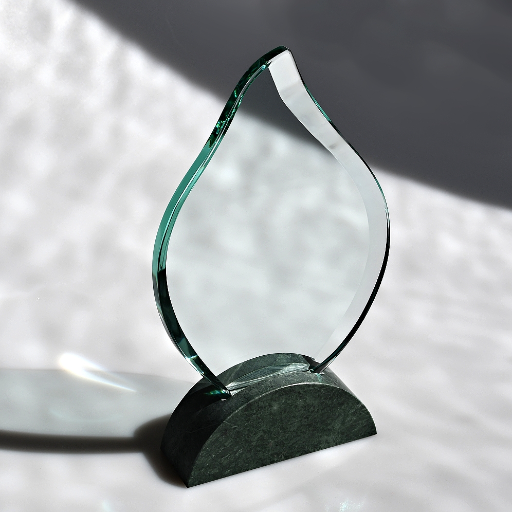 Trofej plamen se zeleným mramorem - 1 ks skladem