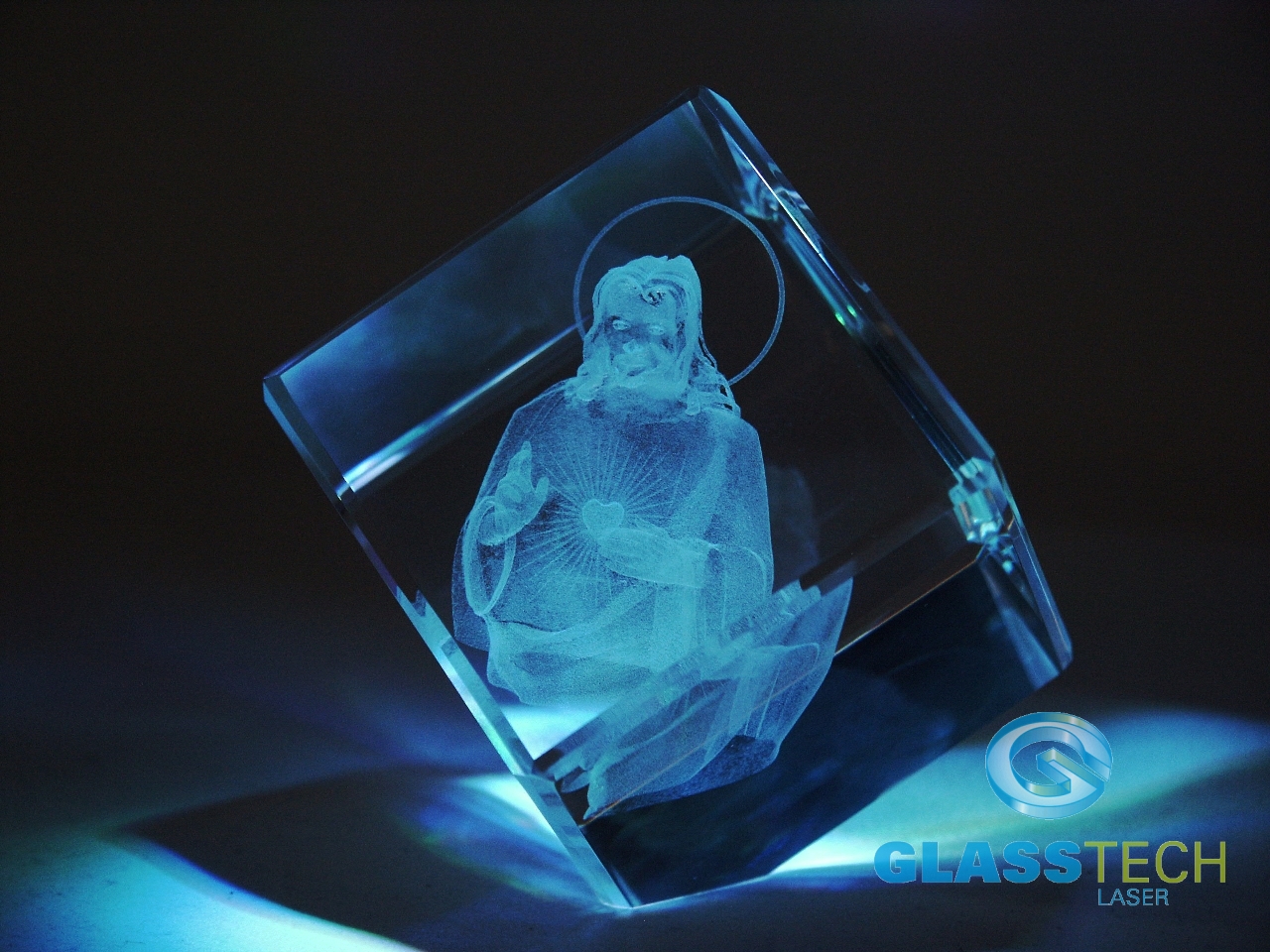 3D světec ve skleněné krychli 60 mm se sraženým rohem