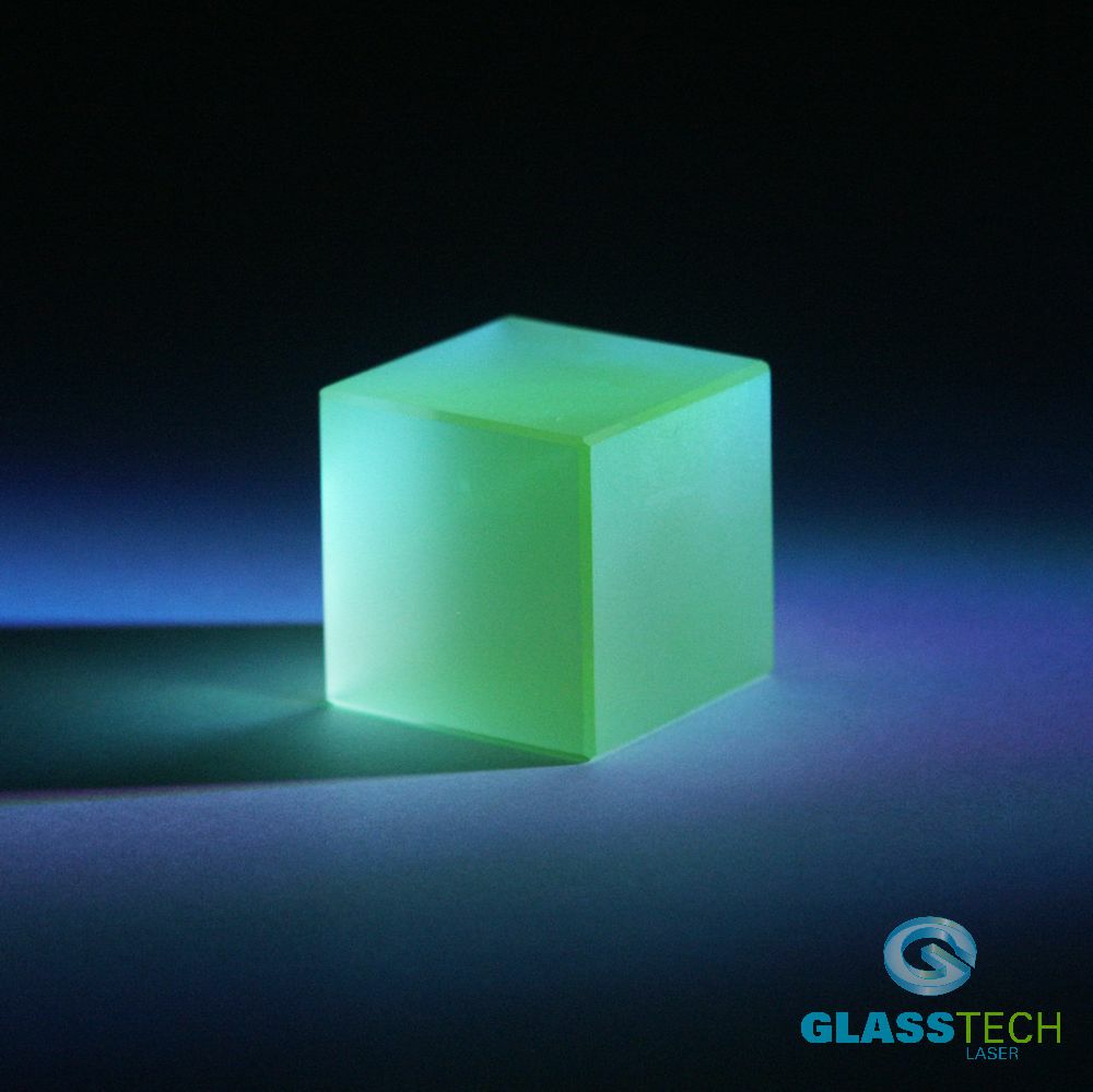 Kostka z uranového skla - mat, 25x25x25 mm, svítící pod UV paprsky