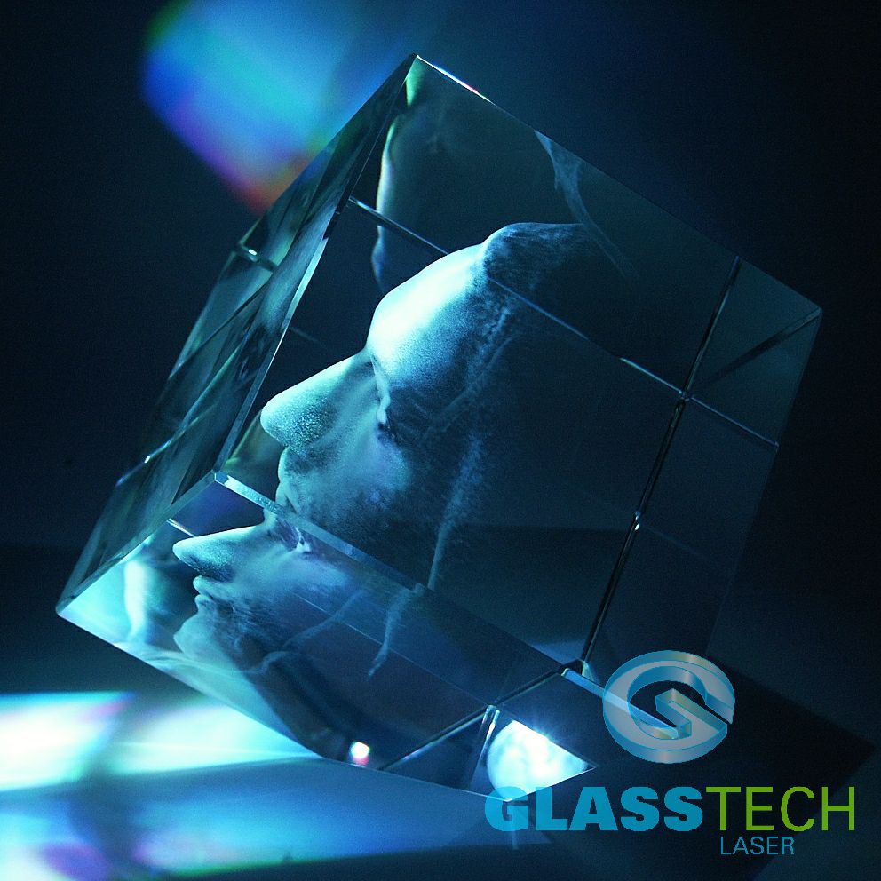 3D portét Ježíše ve skleněné krychli 100 mm se sraženým rohem