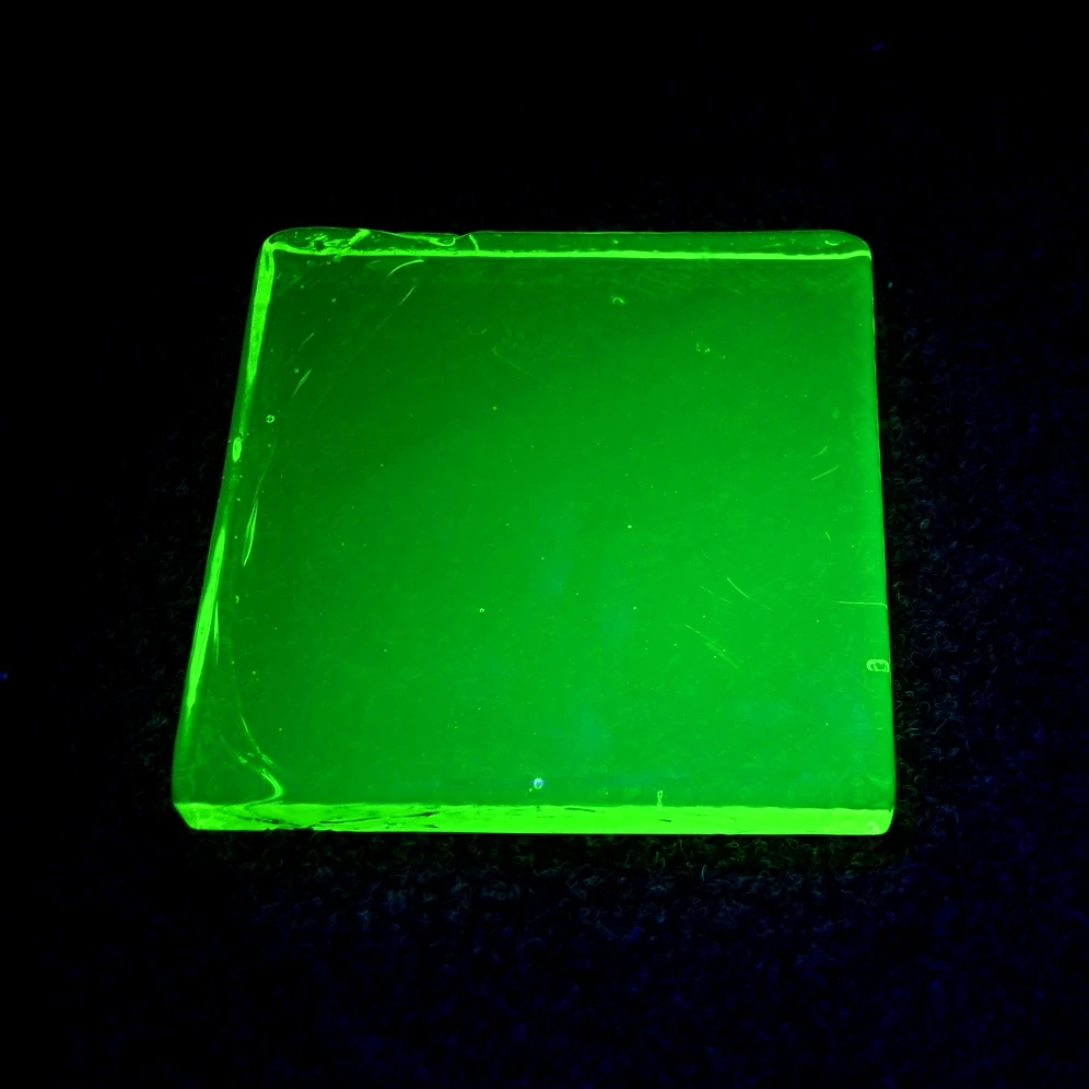 Deska z uranového skla - 200x200x30