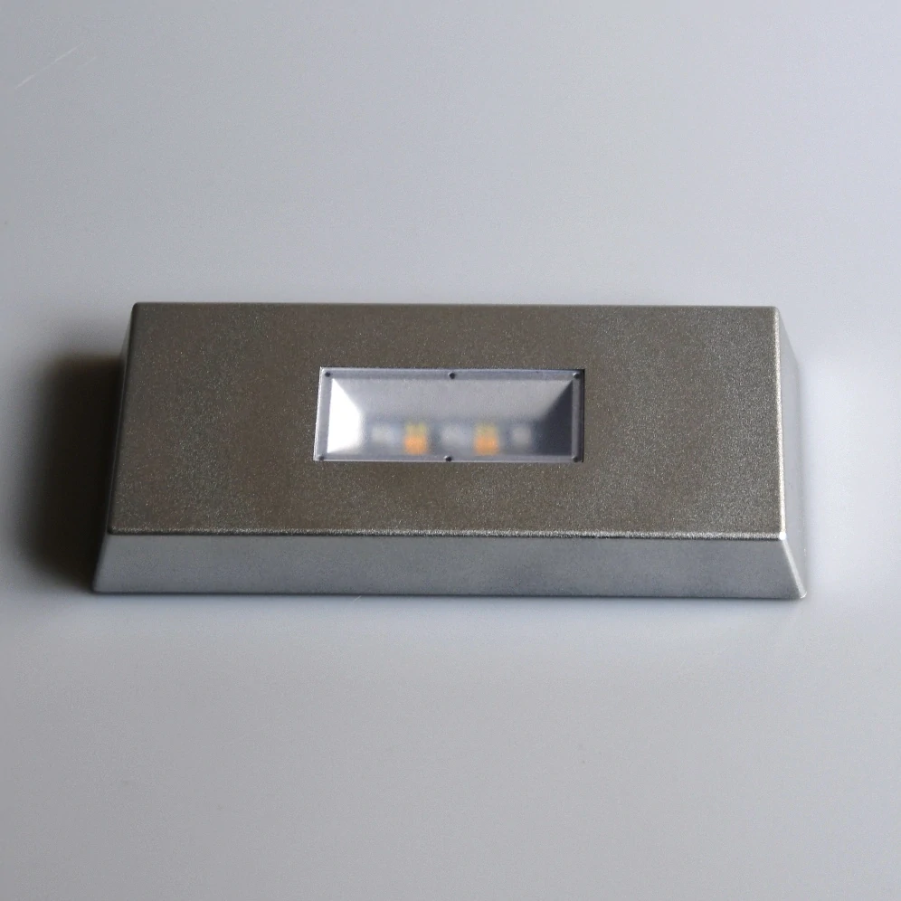 LED stojánek stříbrný na skl. kvádry, plakety