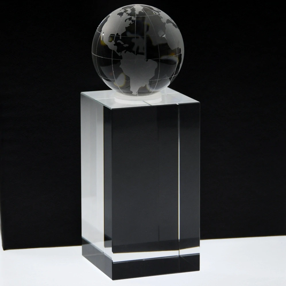 Skleněná trofej zeměkoule 170 mm