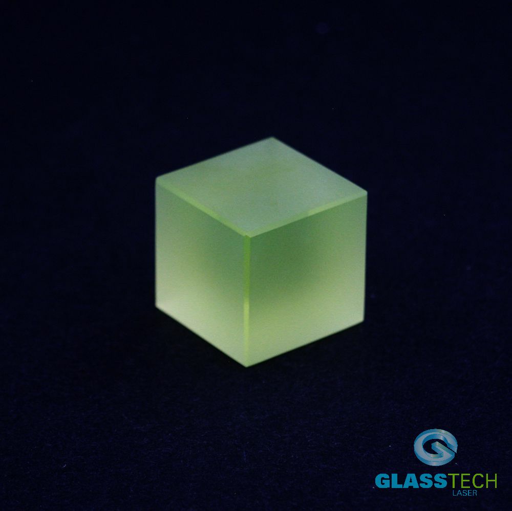 Kostka z uranového skla - mat, 25x25x25 mm, svítící pod UV paprsky