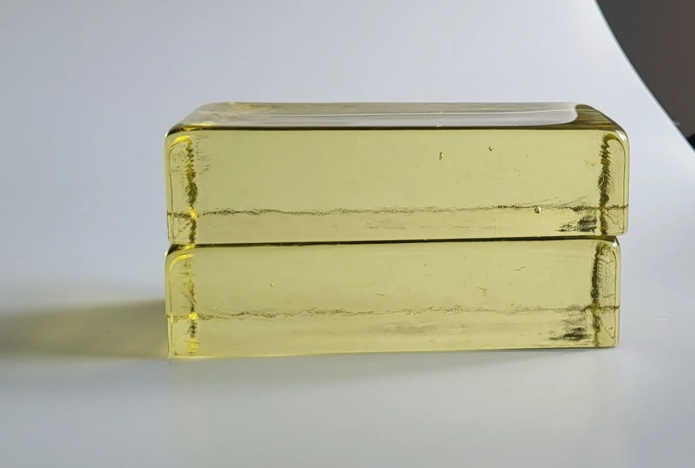 Skleněná cihla žlutá-barevná sklovina