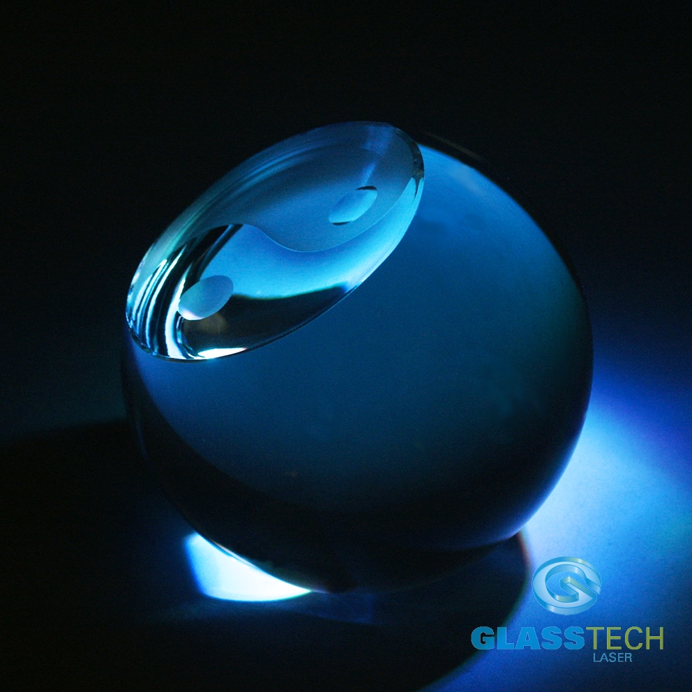 Těžítko Jin-Jang, křišťál, ručně ryté - 100 mm