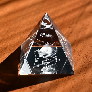 3D znamení BÝKA - skl.pyramidě 60 mm