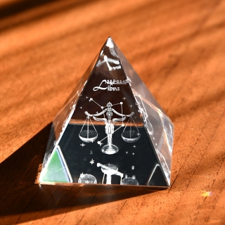 3D znamení VÁHY - skl.pyramidě 60 mm